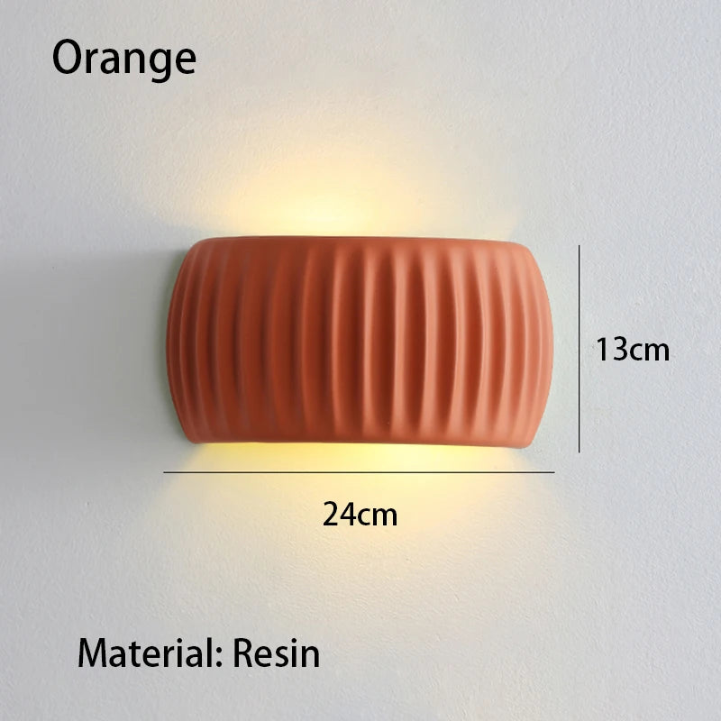 French Resin Wall Lamp – Textured Modern Bedside Sconce